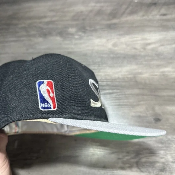 VTG 1990s San Antonio Spurs Sports Specialties Script Wool Two Tone Snapback Hat